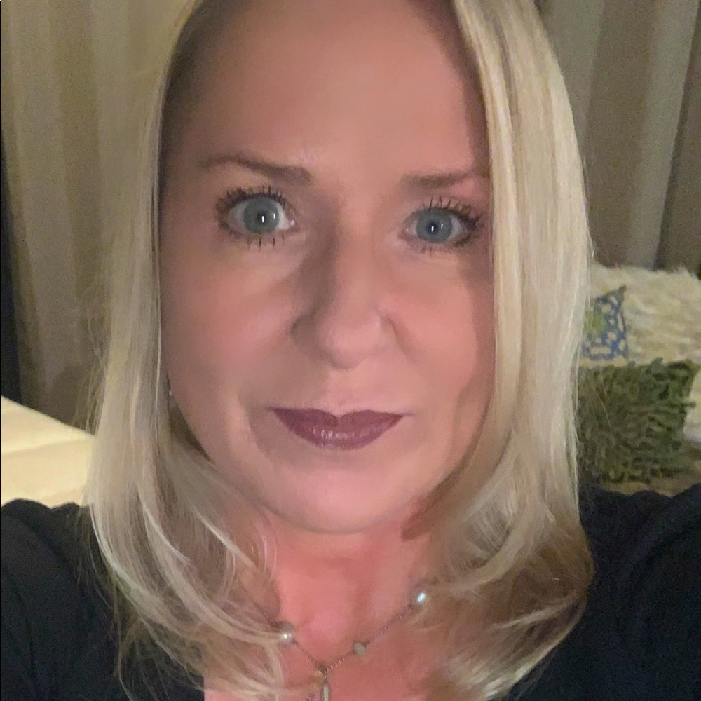 Meet your Posher, Connie